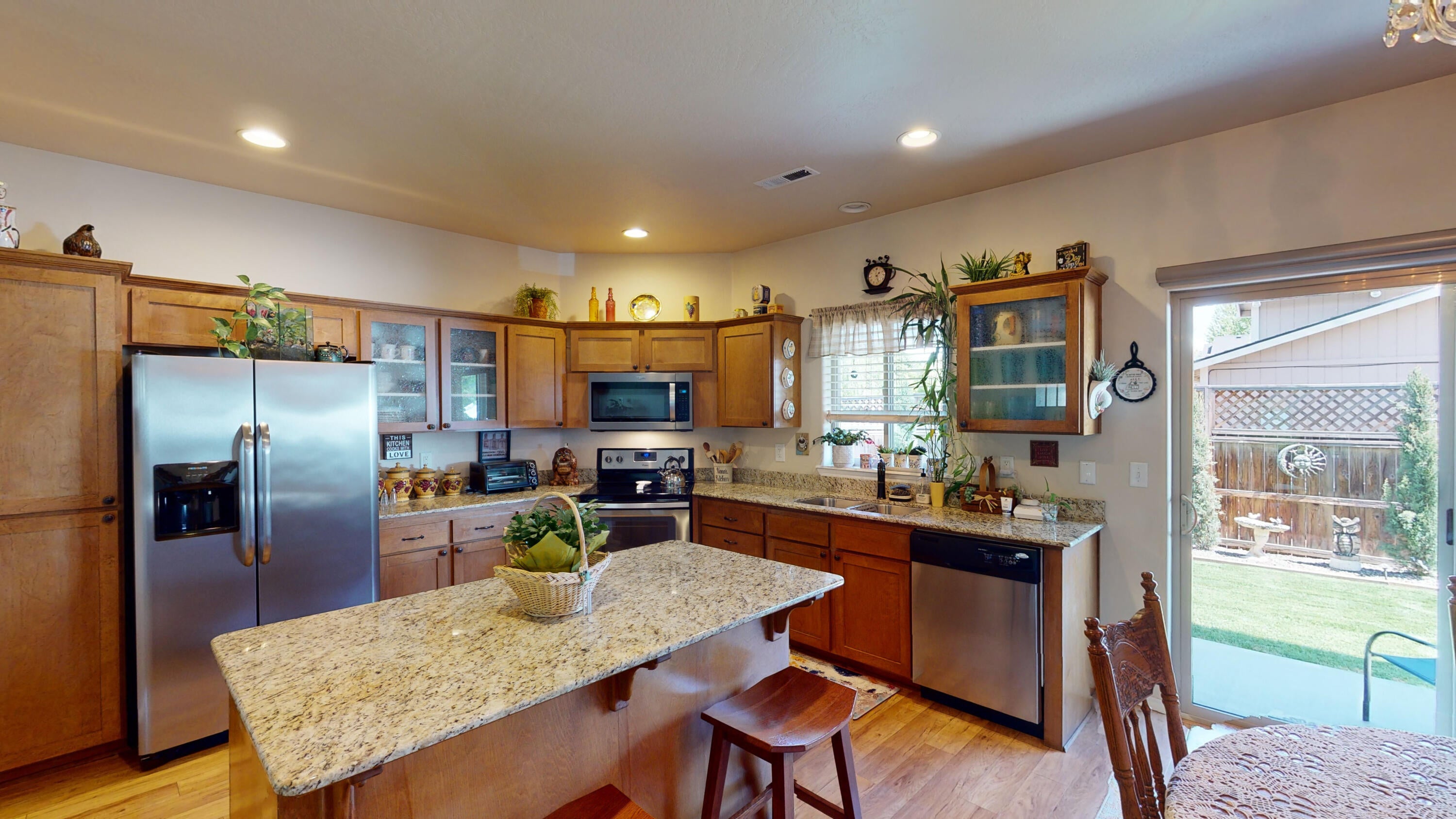 3652 Bursell Road Central Point, OR 97502 - Photo 13 of 36 Kitchen