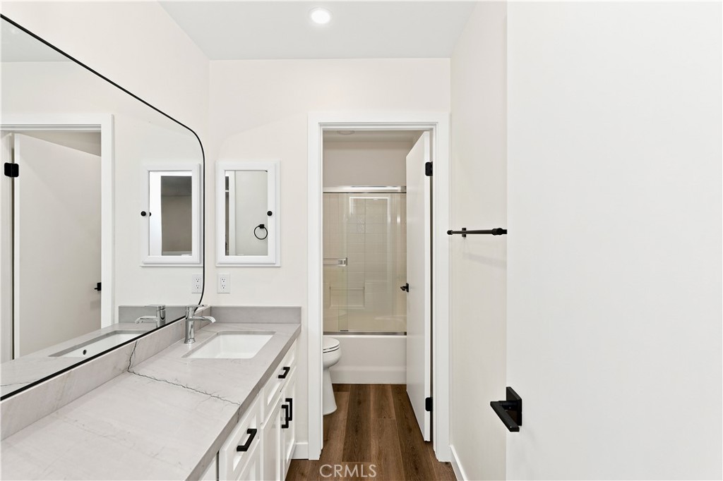 16223 Blue Haven Court Riverside, CA 92503 - Photo 18 of 41 Shared Bathroom