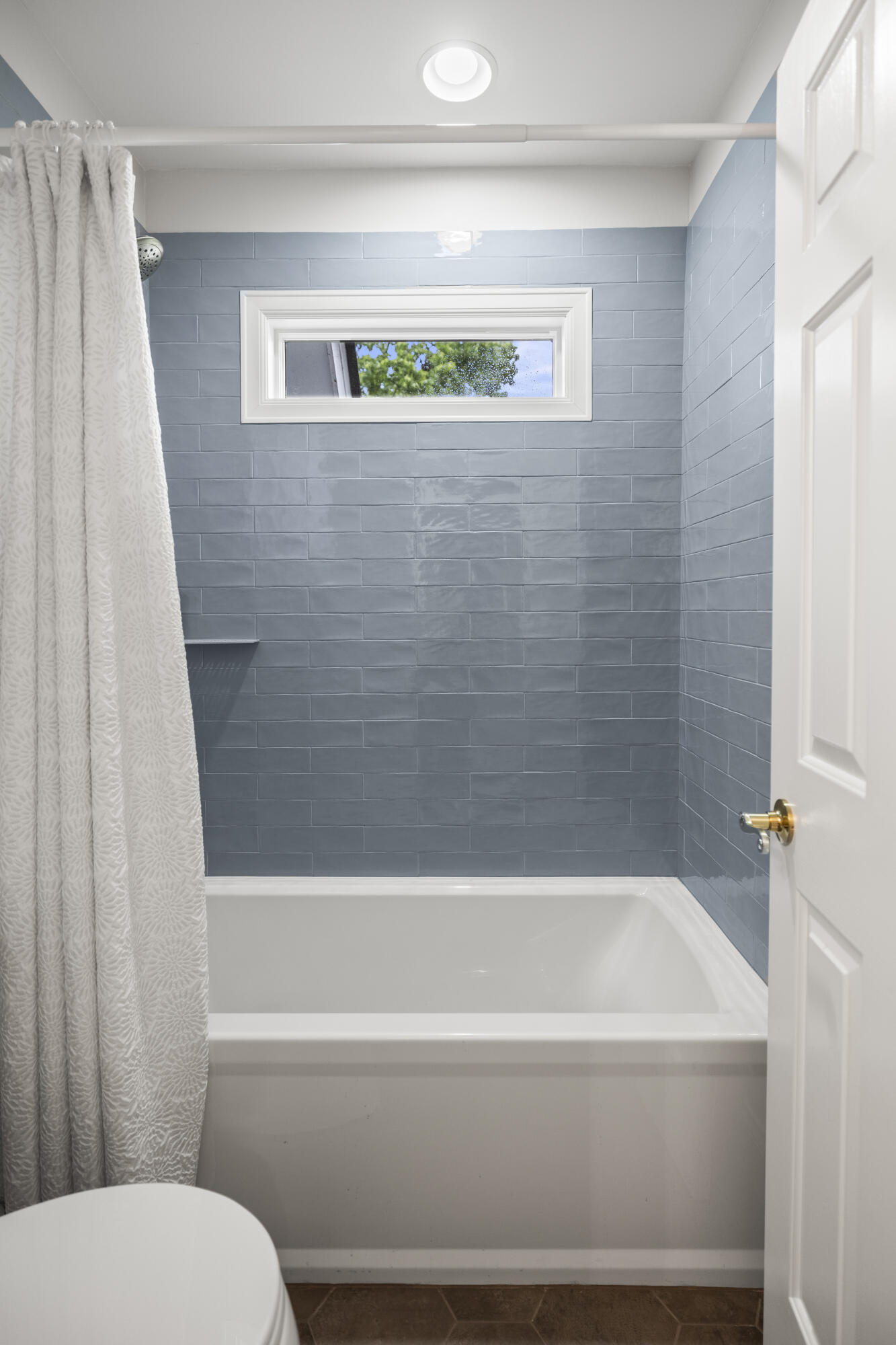 313 Willow Glen Road Chattanooga, TN 37421 - Photo 36 of 45 Upstairs Hall Bath