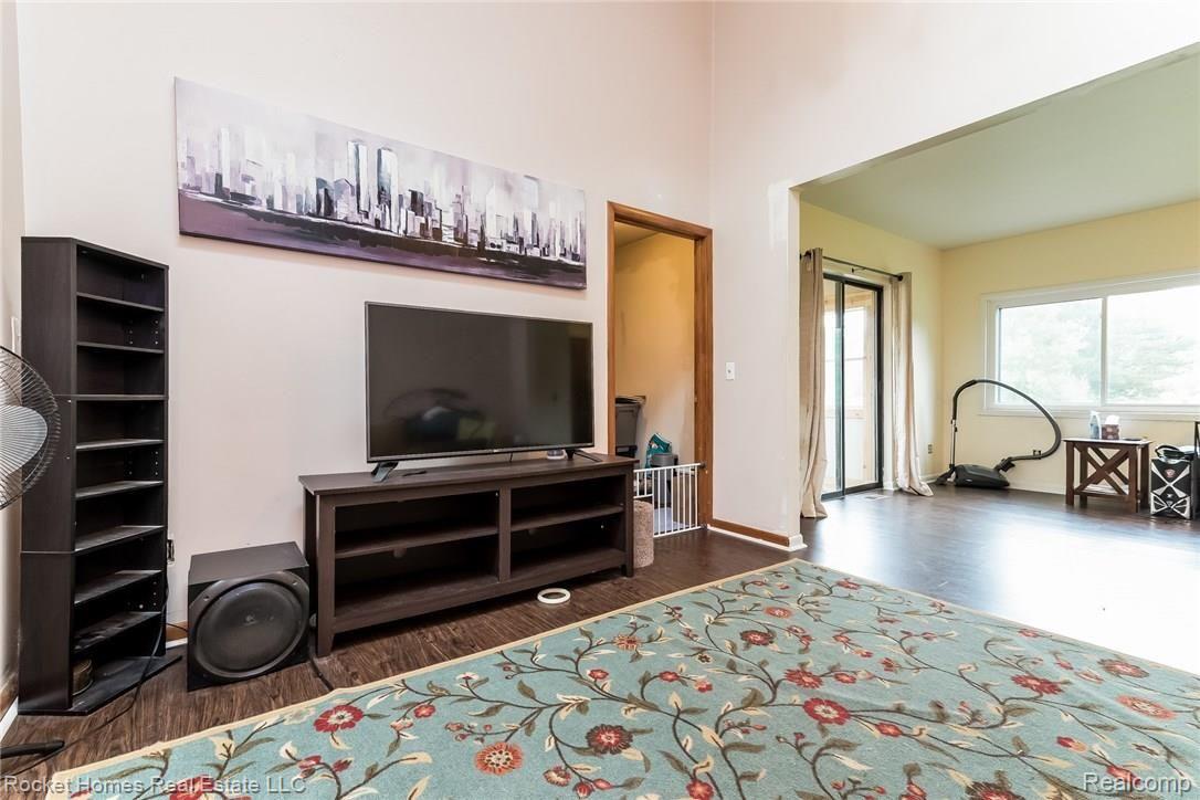 11630 Belle River Road Memphis, MI 48041 - Photo 8 of 18 011-photo-family-room-6190610.jpg