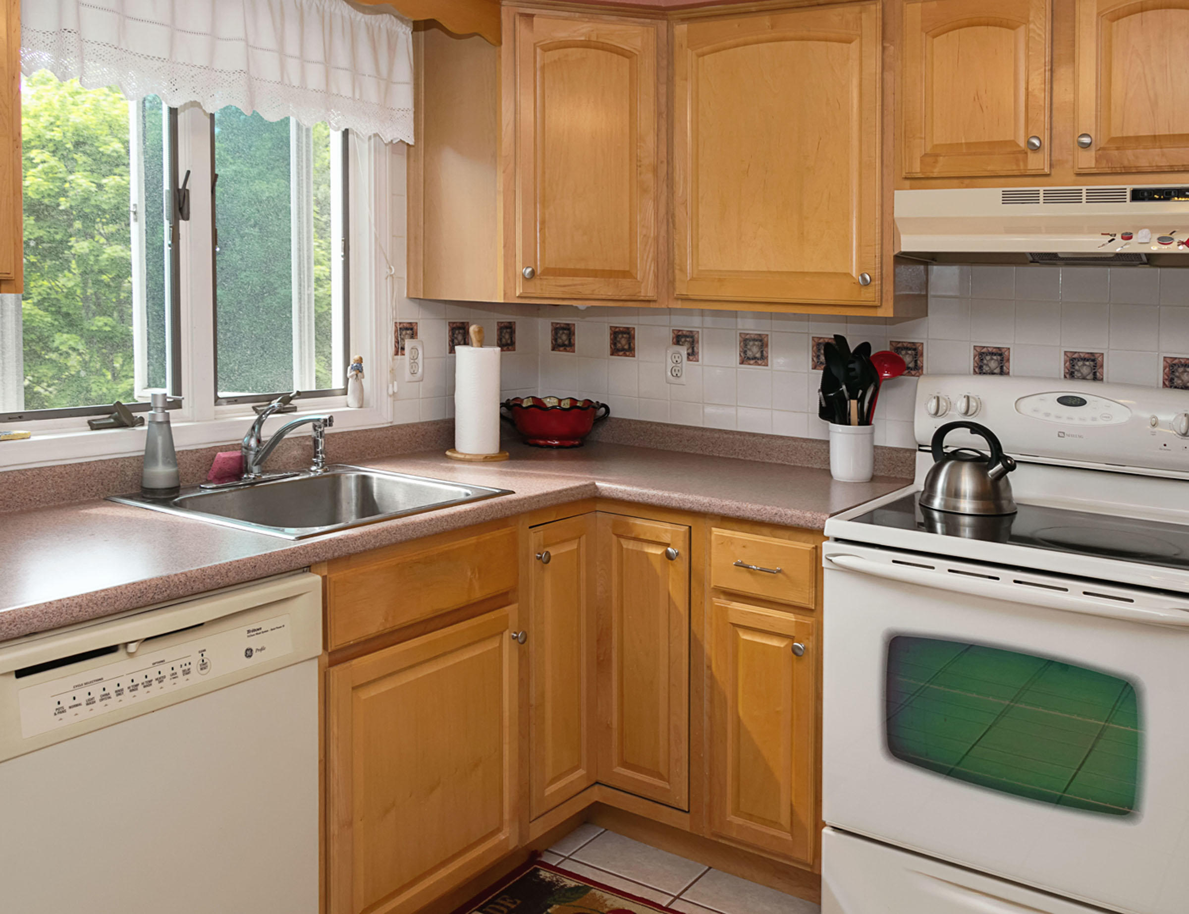 1372 Post Road, Unit 2D Wells, ME 04090 - Photo 9 of 25 Lovely Backsplash