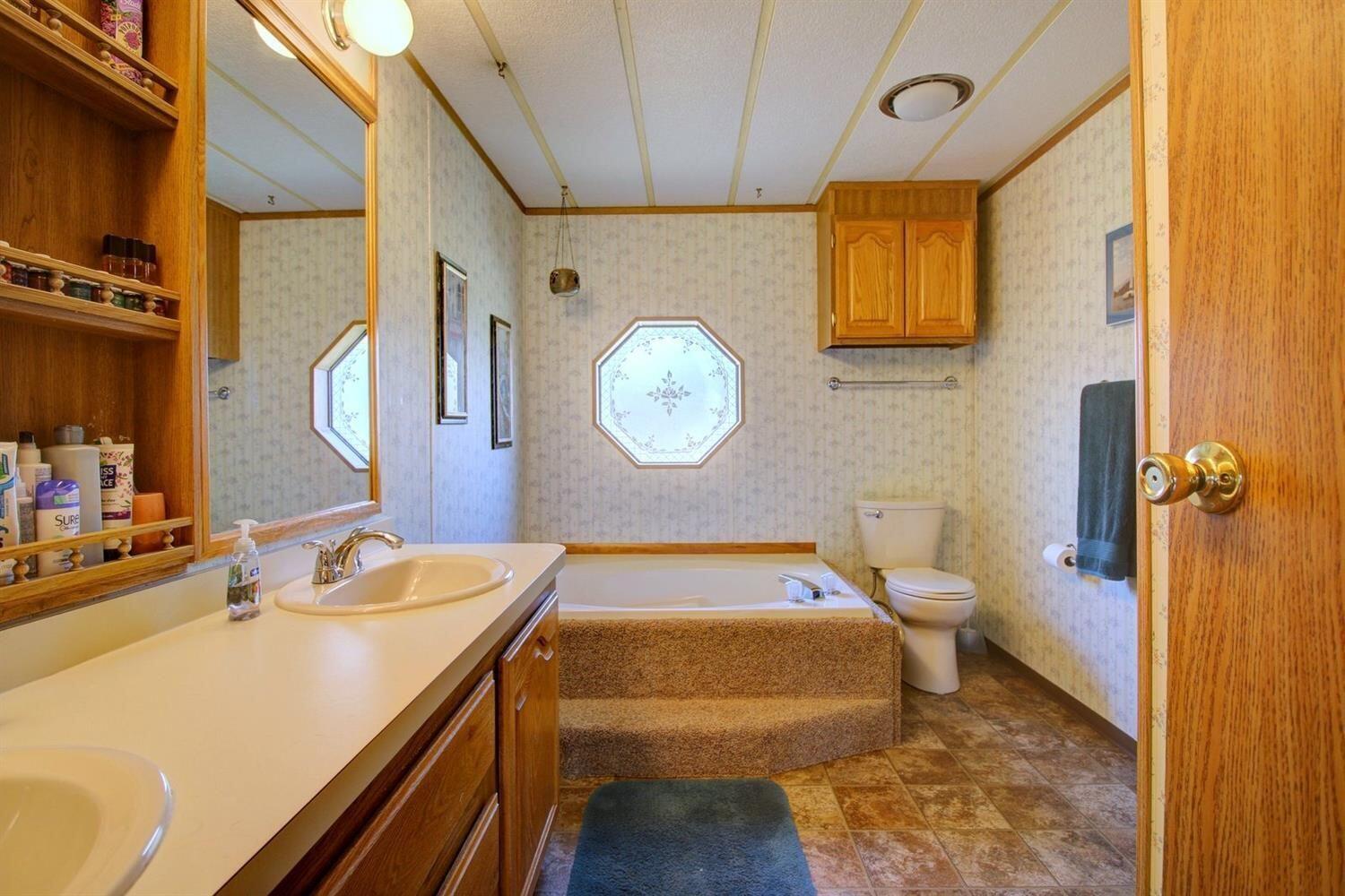 5723 Old Stage Road Central Point, OR 97502 - Photo 15 of 24 23