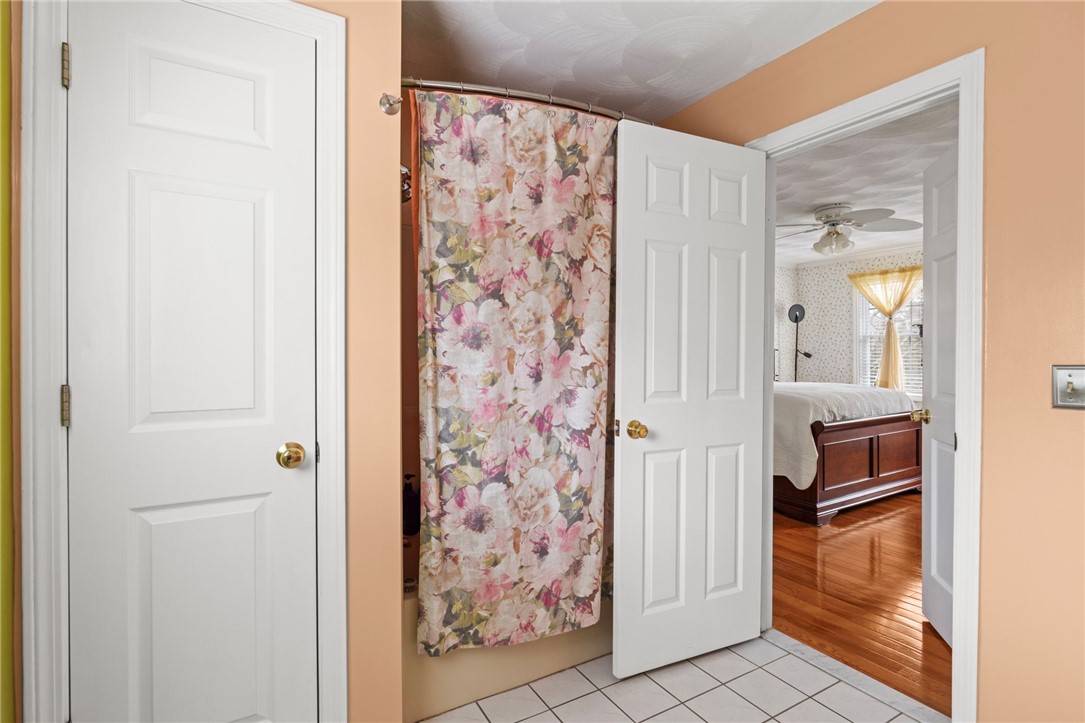 358 Shannock Road South Kingstown, RI 02879 - Photo 28 of 49 Primary en suite.