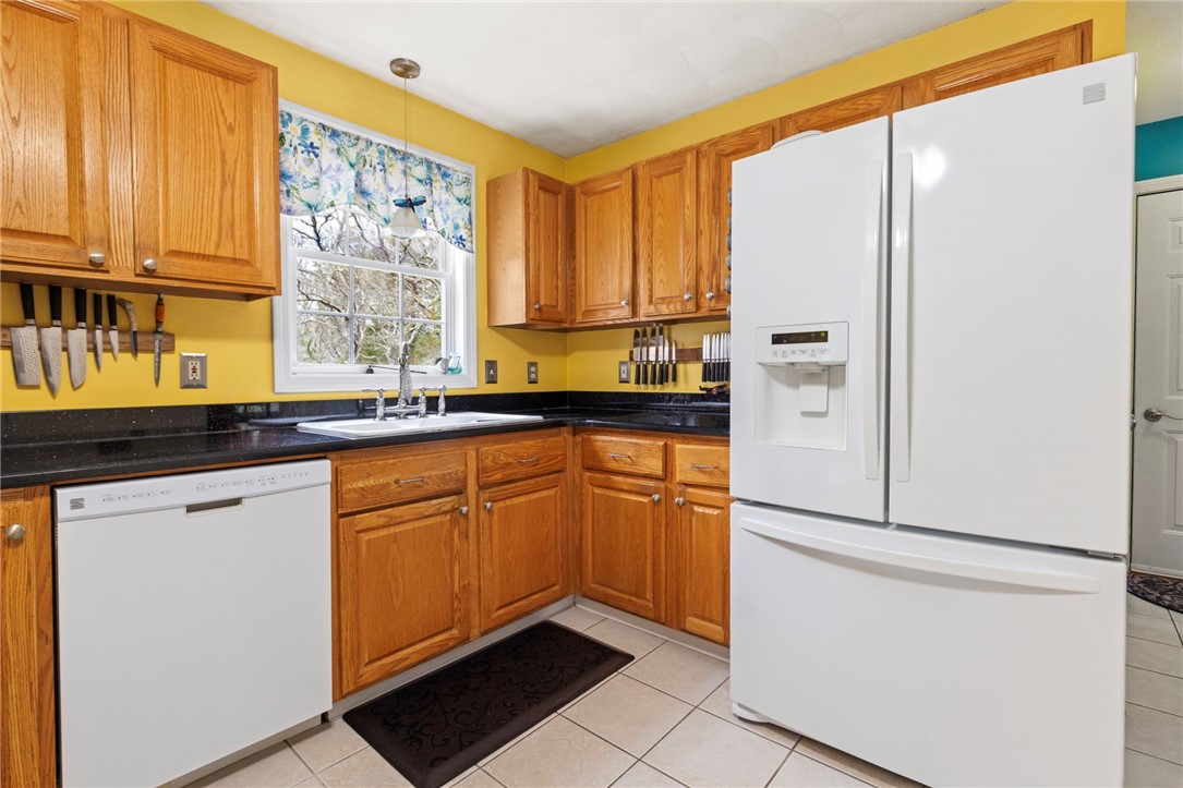 358 Shannock Road South Kingstown, RI 02879 - Photo 4 of 49