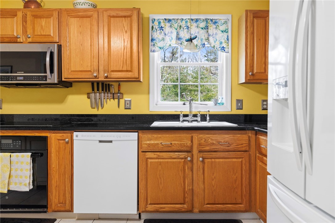 358 Shannock Road South Kingstown, RI 02879 - Photo 6 of 49