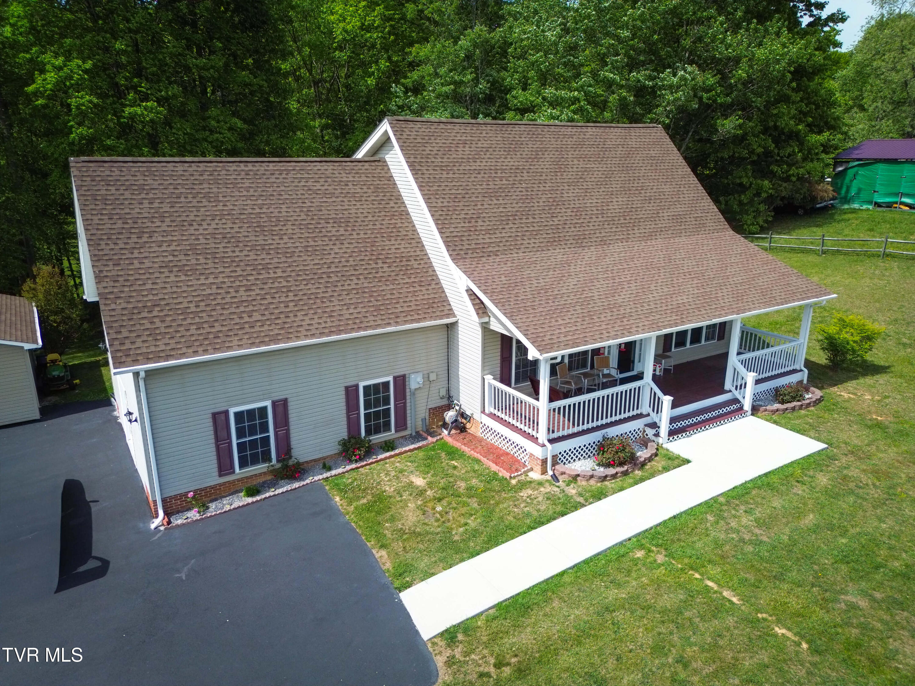 30221 Old Saltworks Road Meadowview, VA 24361 - Photo 3 of 45 Messenger_creation_0D81364B-9A89-4C0F-AC