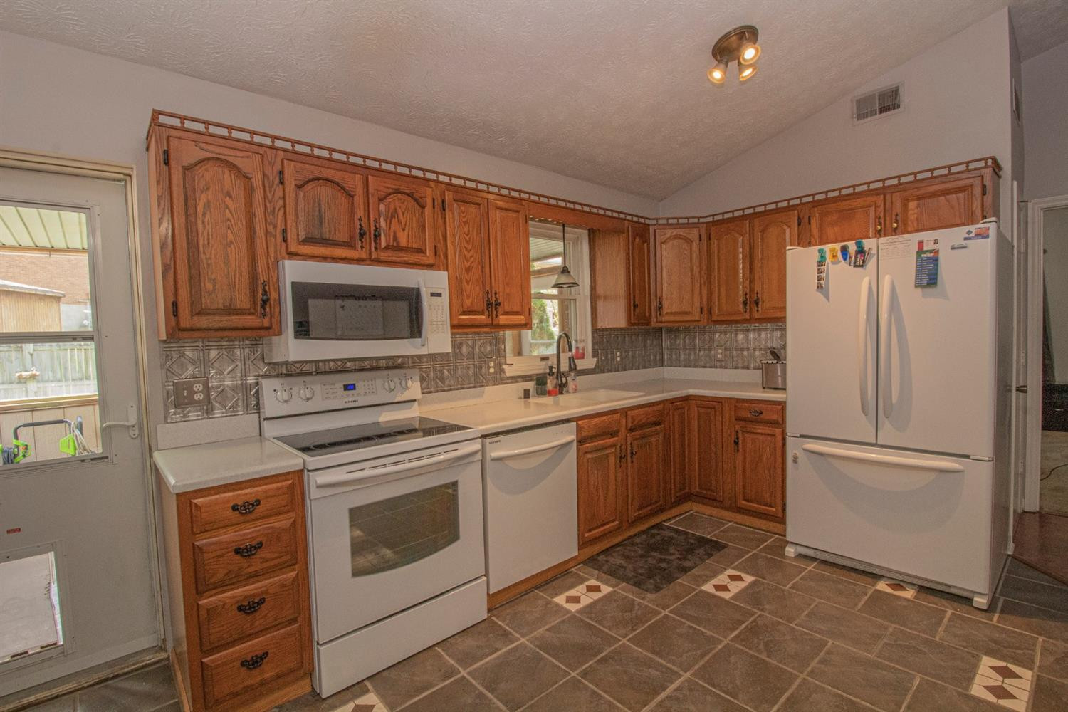 132 Robert Road Nicholasville, KY 40356 - Photo 14 of 40 Photo 14