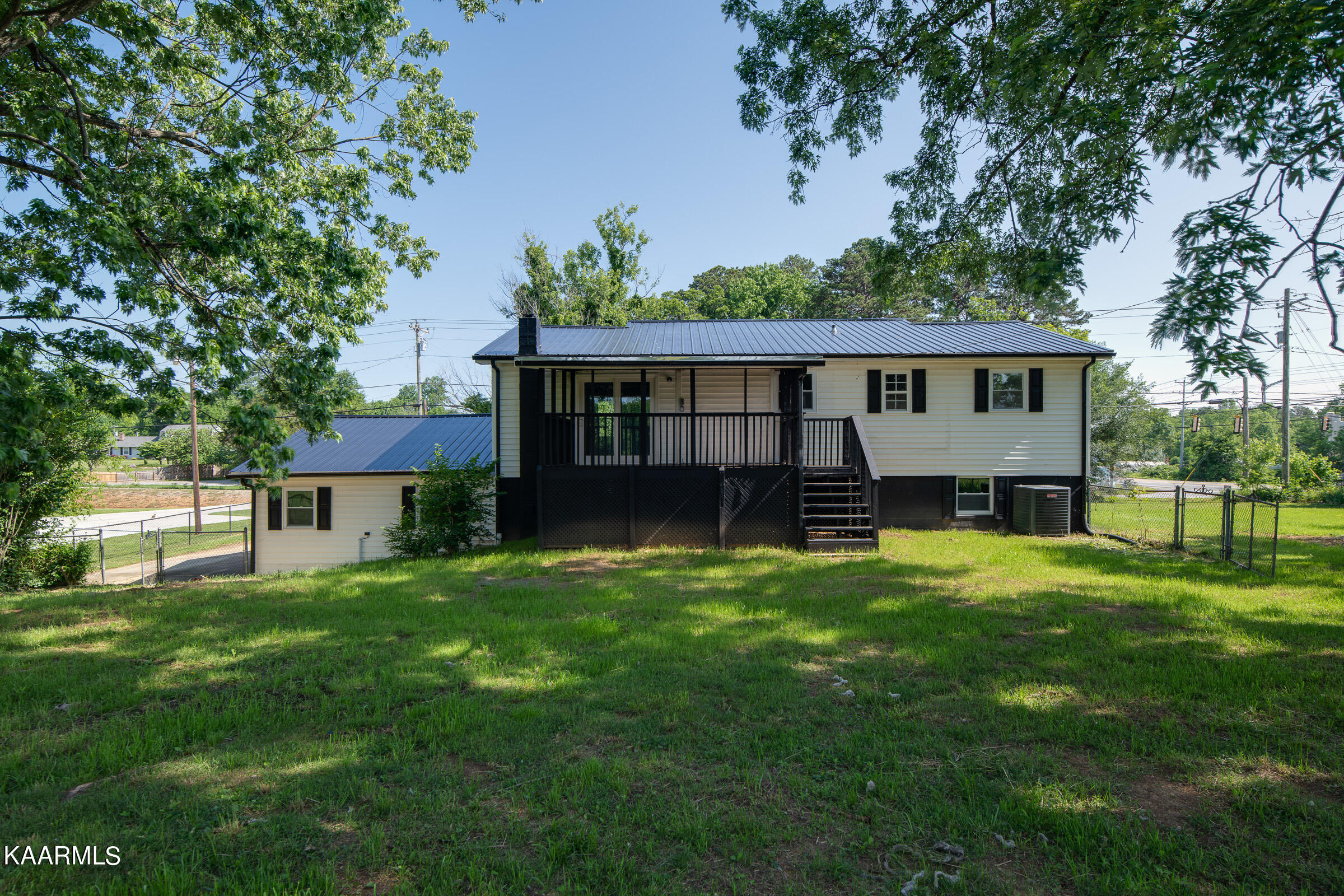 2407 Big Springs Road Maryville, TN 37801 - Photo 4 of 26 JBP_BigSprings2407_Print-5