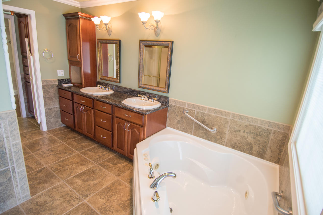 1196 Country Club Road Dandridge, TN 37725 - Photo 5 of 22 JCP_8800