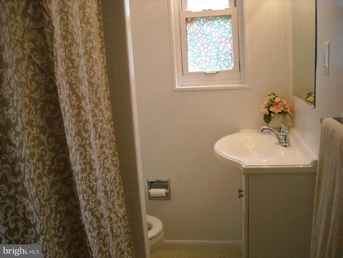 4809 Oxbow Road Rockville, MD 20852 - Photo 4 of 7 Bath #1