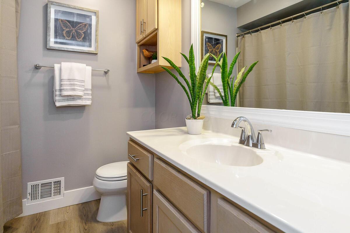 3090 North Star Road Columbus, OH 43221 - Photo 26 of 44 3090 hall bath