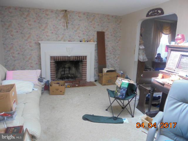 1902 Altavue Road Catonsville, MD 21228 - Photo 5 of 12 Living Room