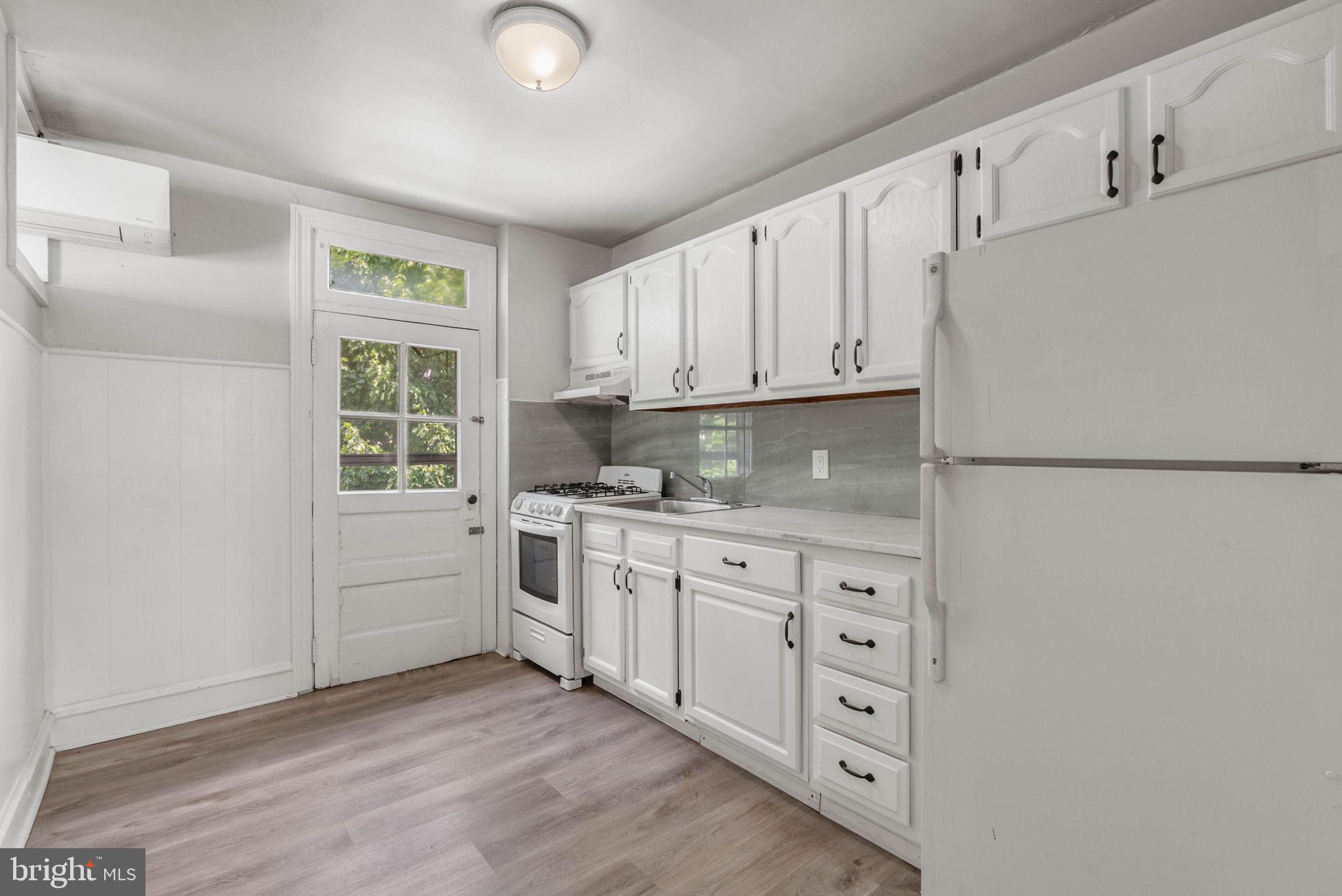 11 Oakley Road Upper Darby, PA 19082 - Photo 5 of 30