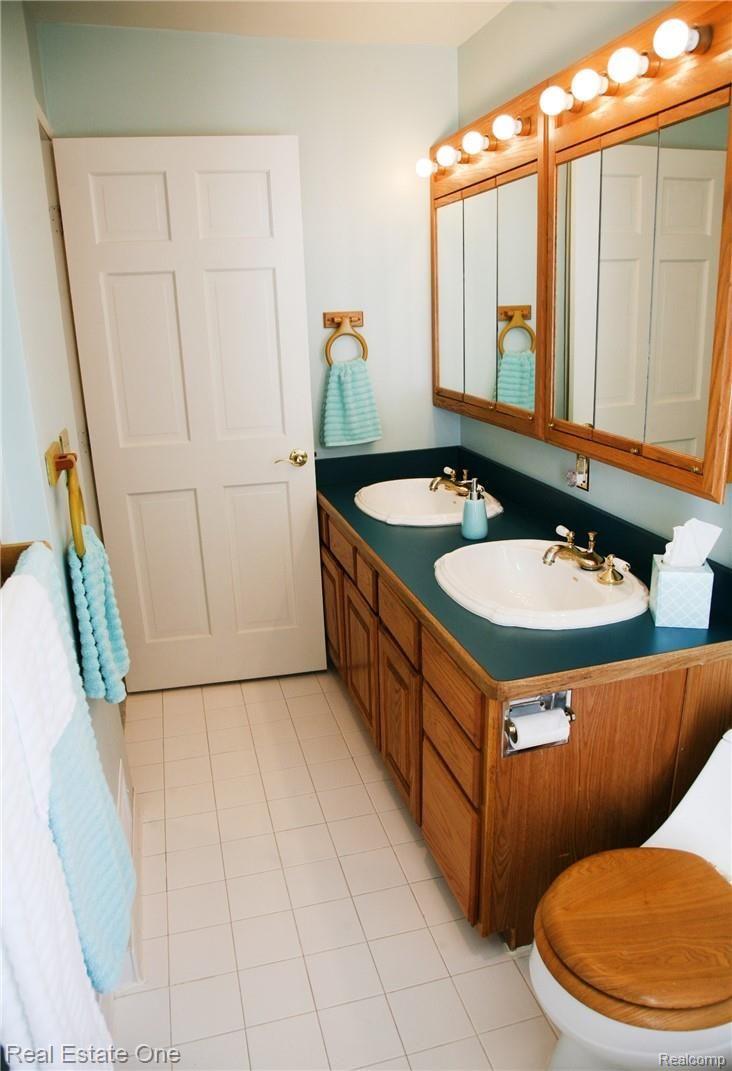 4091 Crocus Road Waterford, MI 48328 - Photo 8 of 28 potty_3703c.jpg