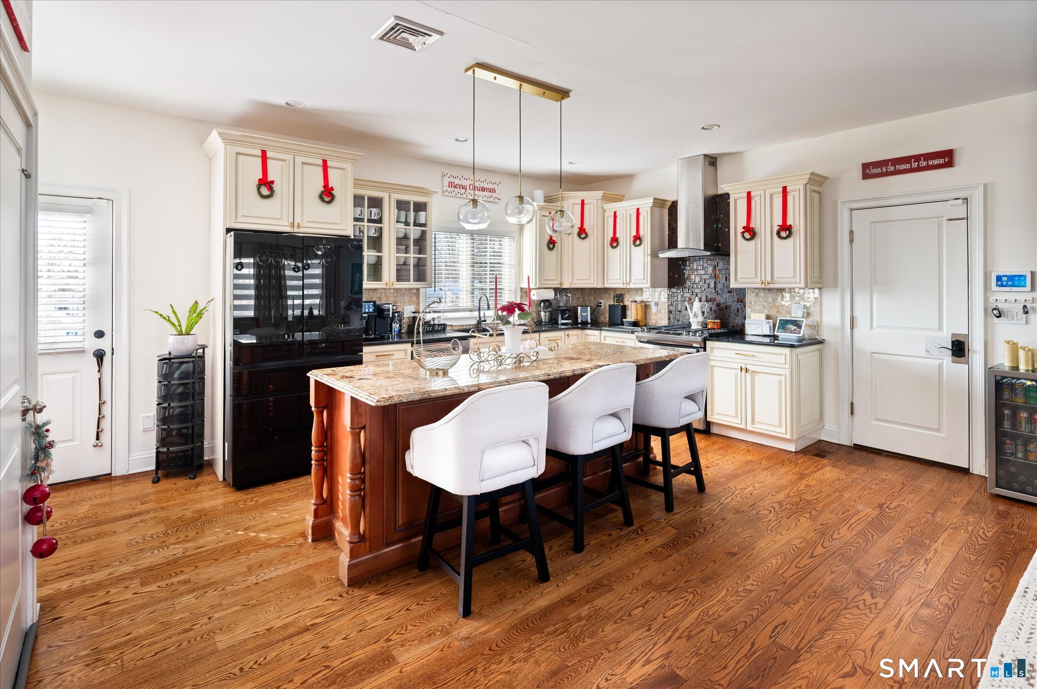 10 Turner Road Stamford, CT 06905 - Photo 4 of 37