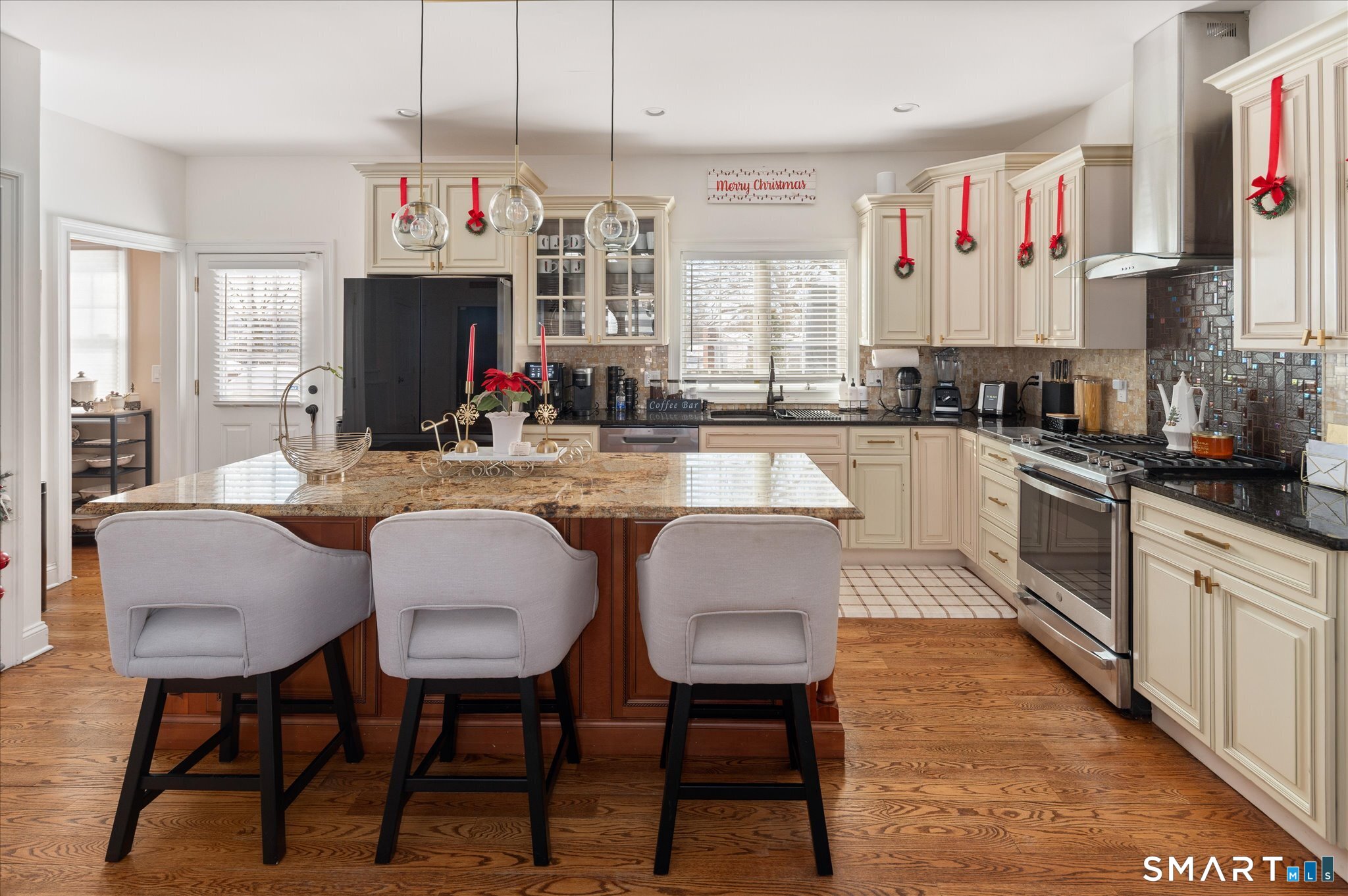 10 Turner Road Stamford, CT 06905 - Photo 5 of 37