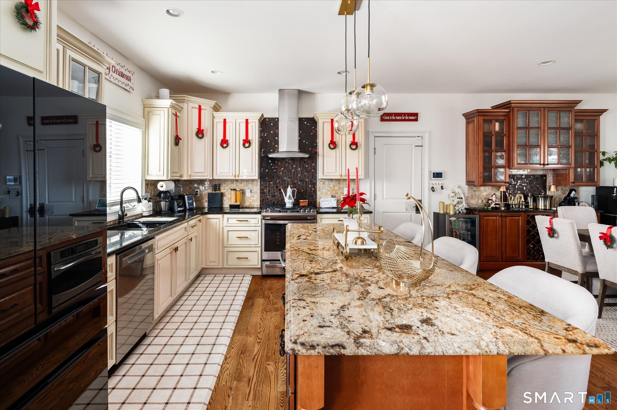 10 Turner Road Stamford, CT 06905 - Photo 7 of 37