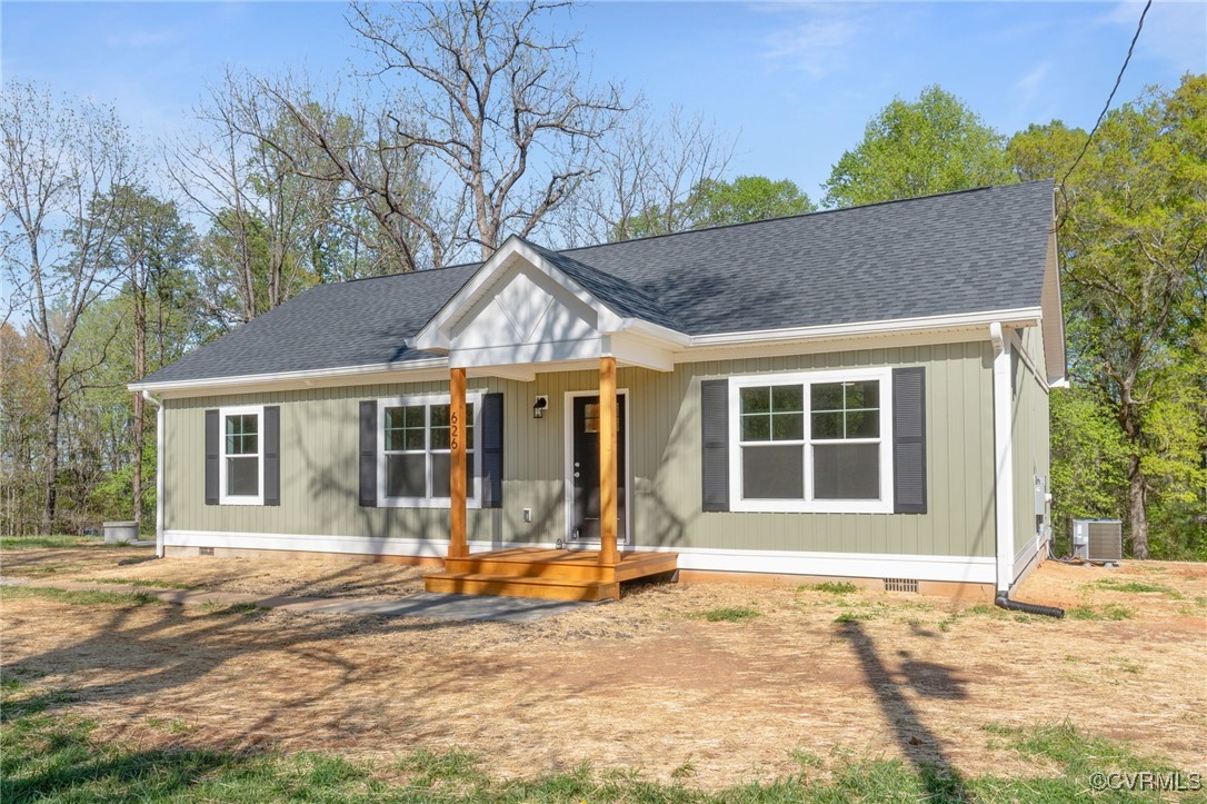 626 Haden Martin Road Palmyra, VA 22963 - Photo 3 of 44 View of front of house with roof with shingles, ce