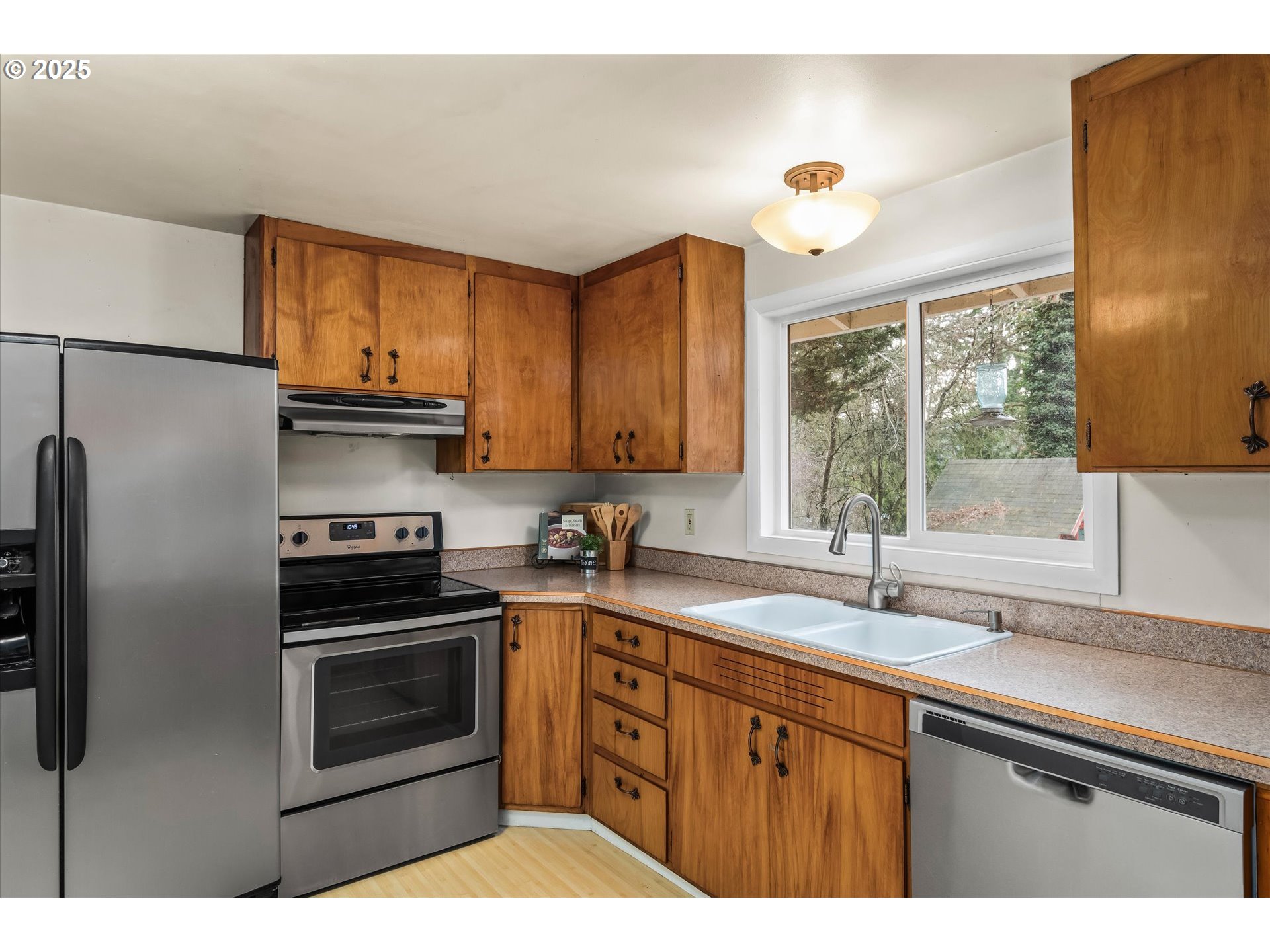 3794 Stewart Road Eugene, OR 97402 - Photo 10 of 43 Gallery Image 10