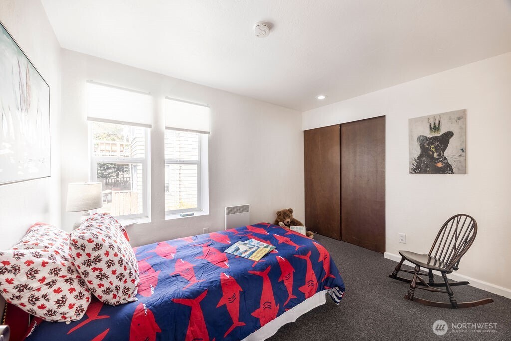 4407 Thackeray Place Northeast Seattle, WA 98105 - Photo 15 of 30