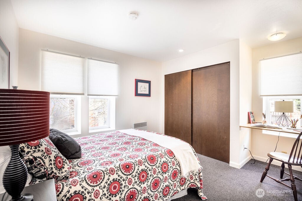 4407 Thackeray Place Northeast Seattle, WA 98105 - Photo 19 of 30