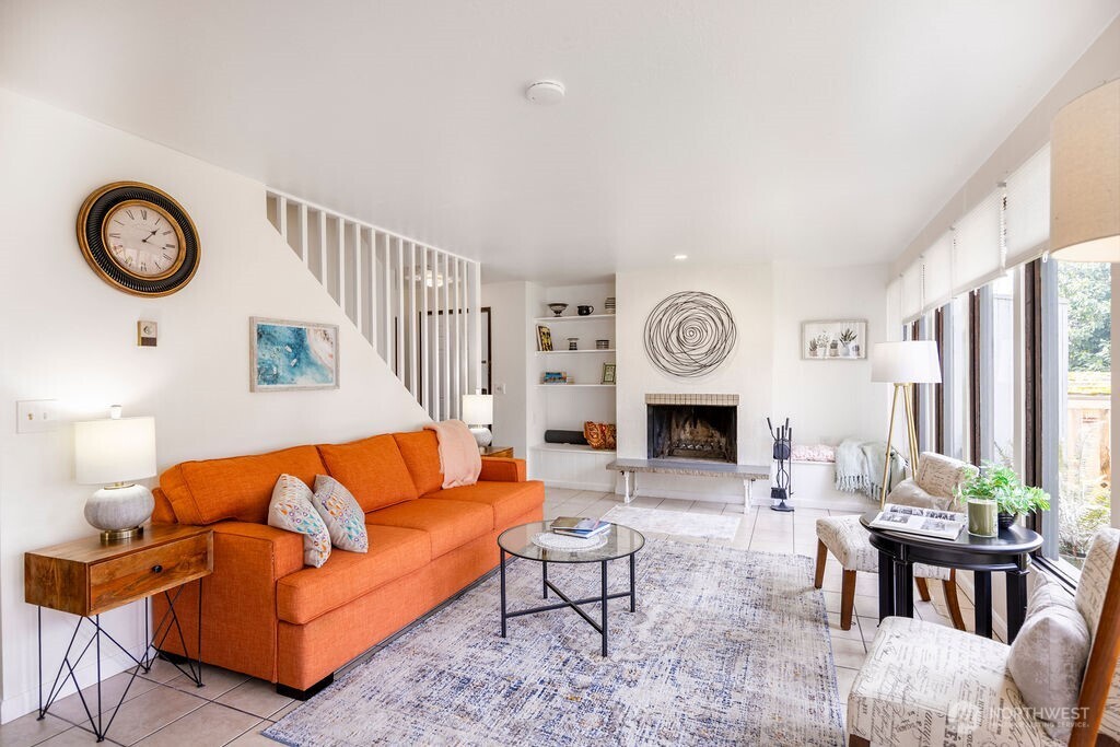 4407 Thackeray Place Northeast Seattle, WA 98105 - Photo 4 of 30