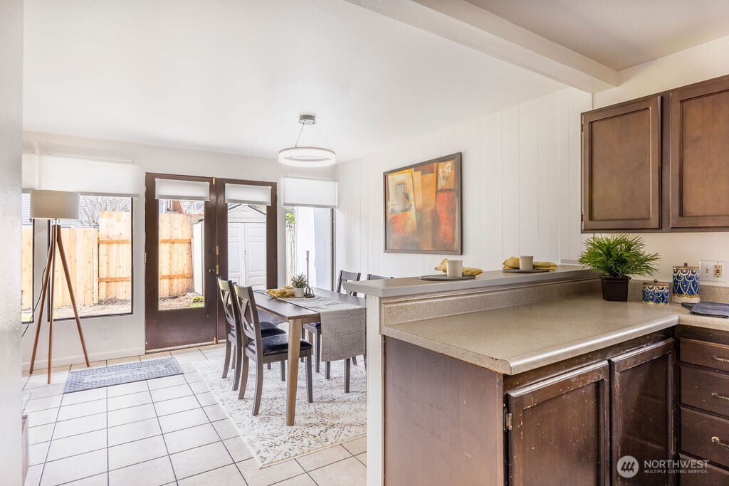 4407 Thackeray Place Northeast Seattle, WA 98105 - Photo 10 of 30