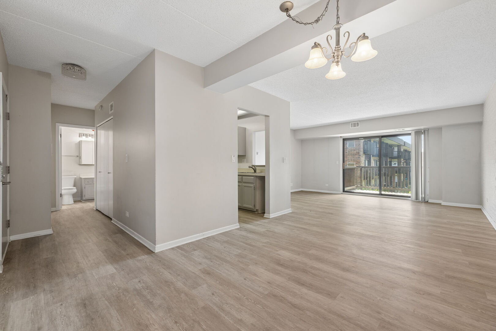 1424 Woodbridge Road, Unit 2B Joliet, IL 60436 - Photo 3 of 28