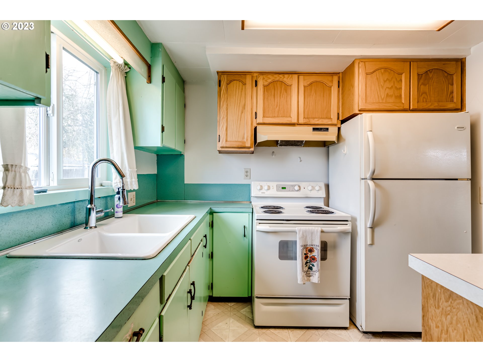 1858 I Street Springfield, OR 97477 - Photo 13 of 23 a kitchen with a sink a stove and refrigerator