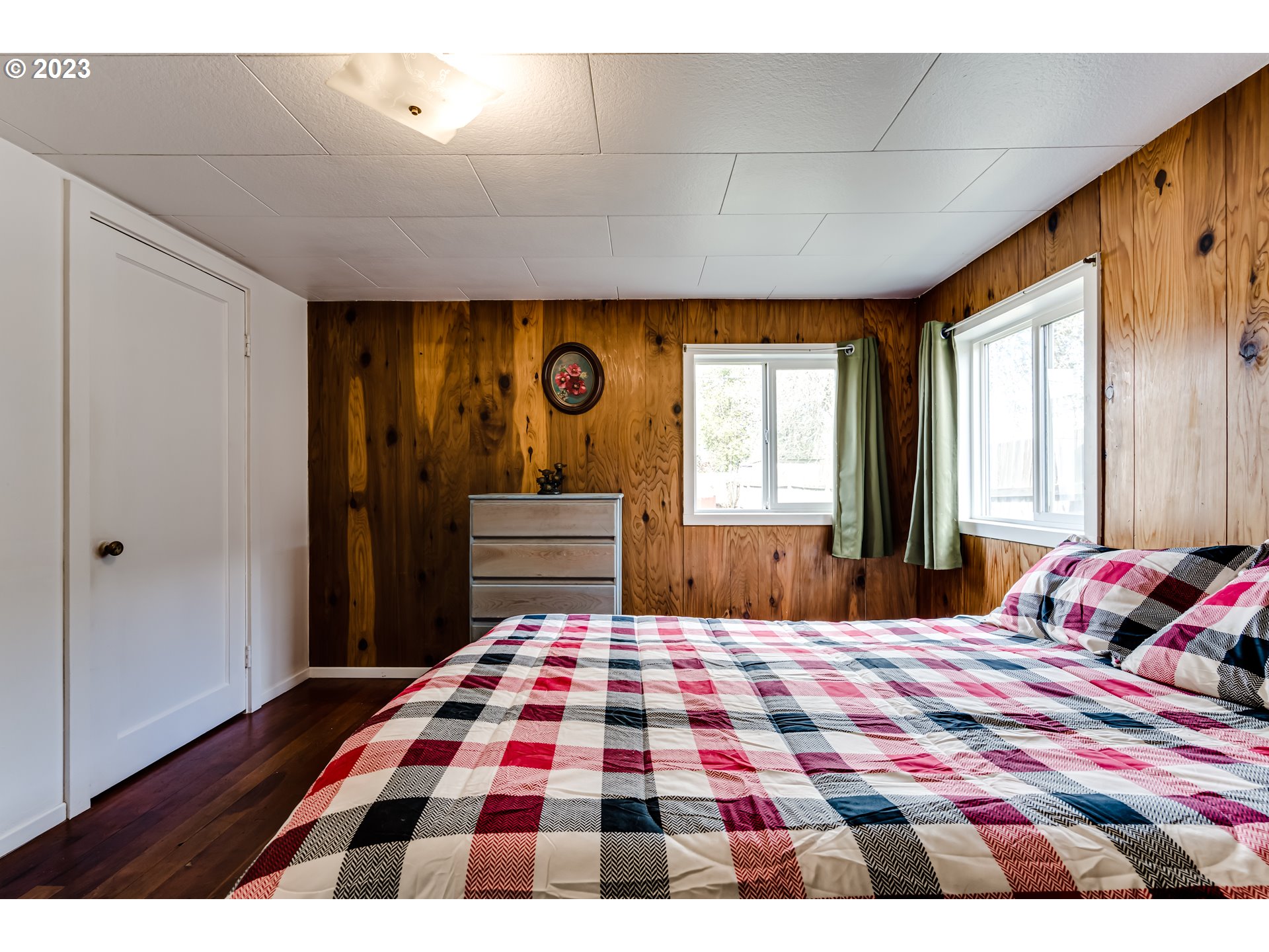 1858 I Street Springfield, OR 97477 - Photo 18 of 23 a bedroom with a bed and a window