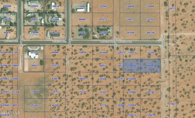 a picture of a dresser