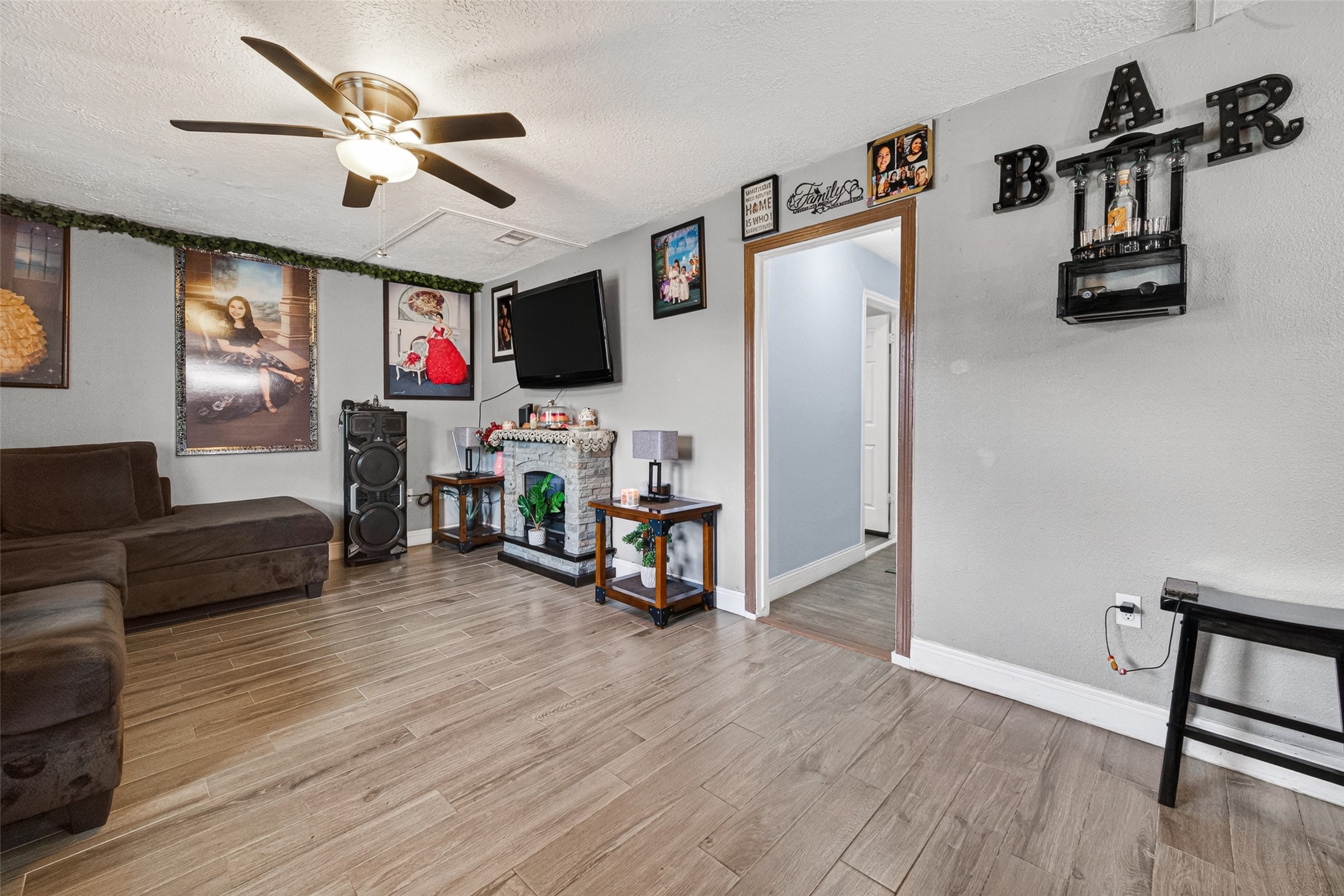 2402 Raymond Street Pasadena, TX 77506 - Photo 5 of 33