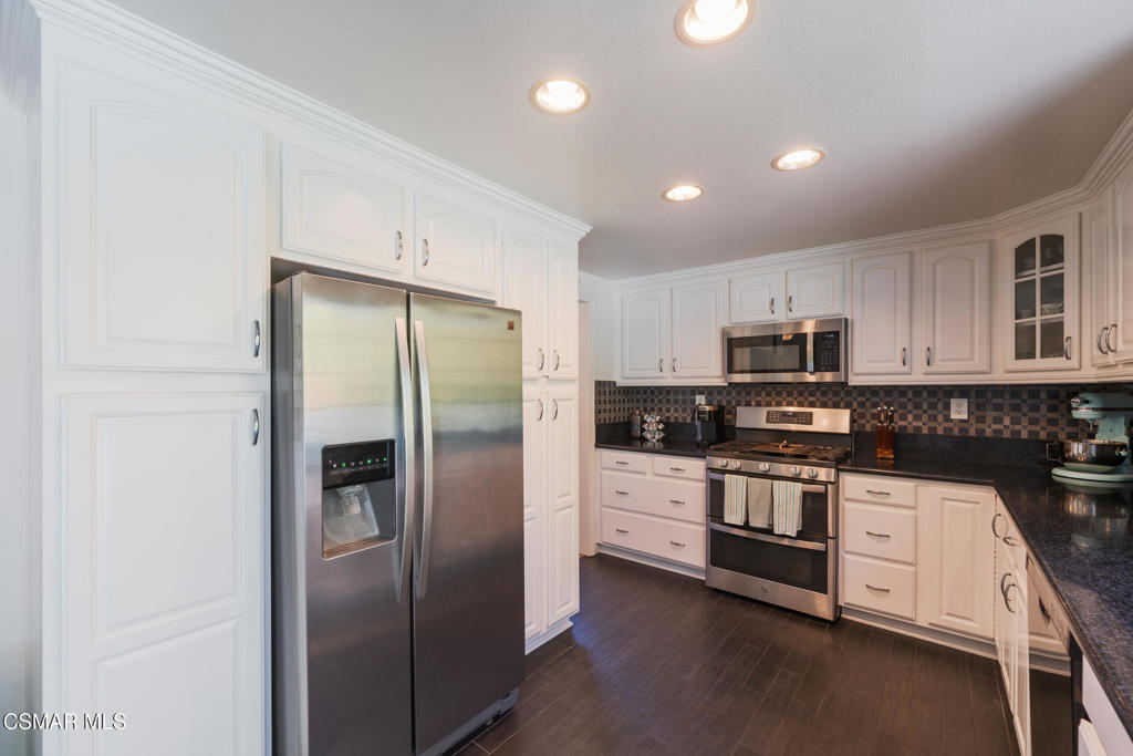 2517 Phyllis Street Simi Valley, CA 93065 - Photo 7 of 28