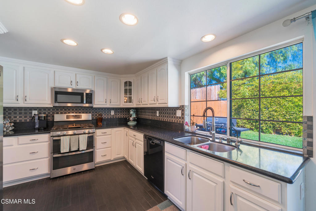 2517 Phyllis Street Simi Valley, CA 93065 - Photo 8 of 28