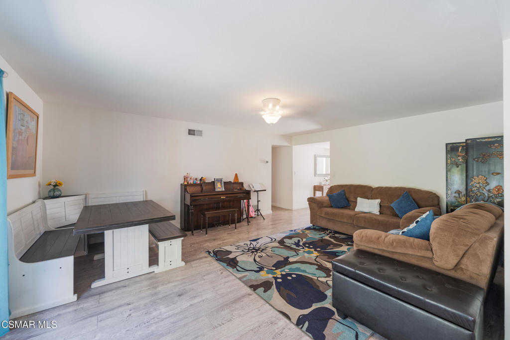 2517 Phyllis Street Simi Valley, CA 93065 - Photo 9 of 28