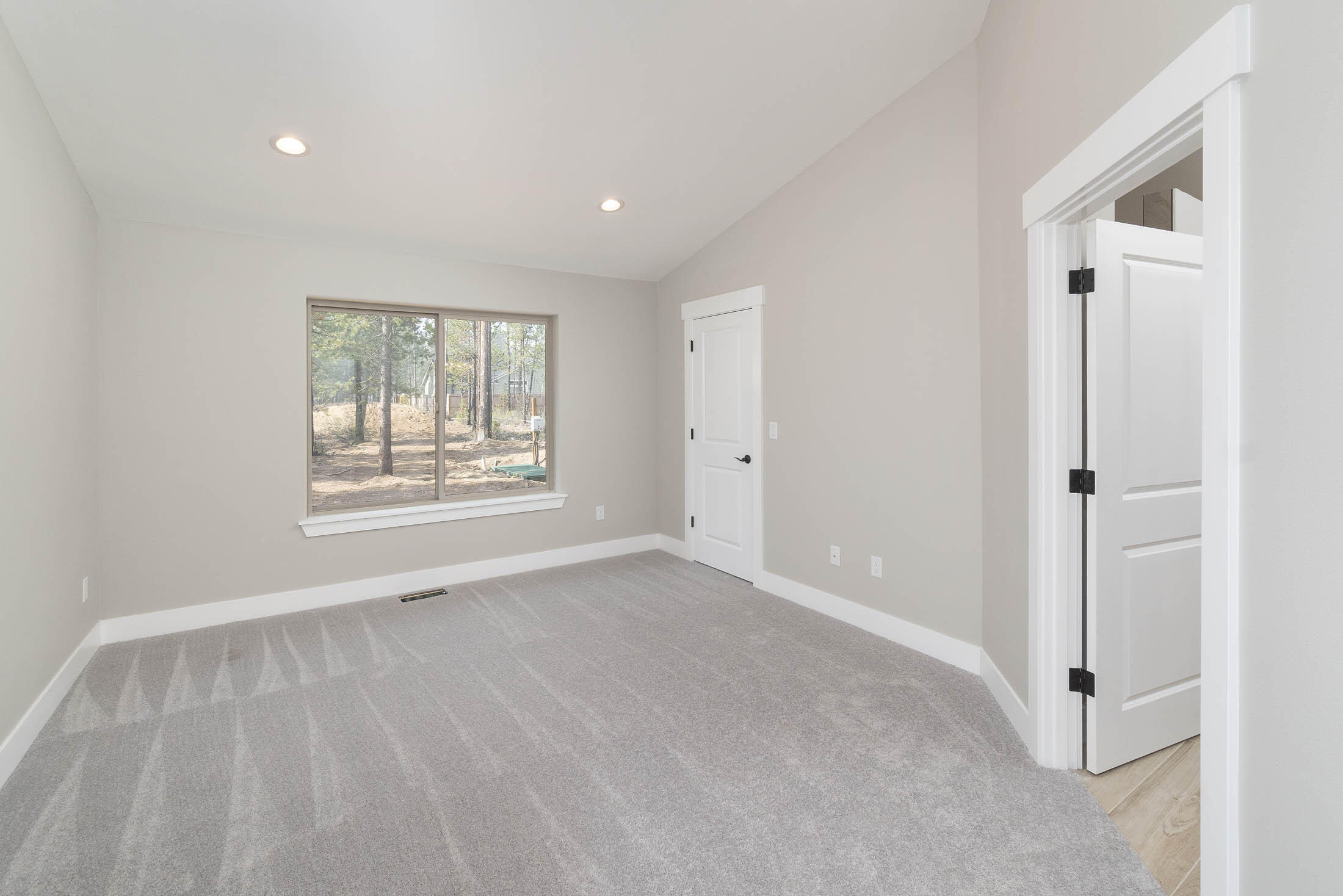 17163 Bakersfield Road Bend, OR 97707 - Photo 19 of 22 a view of an empty room with a window