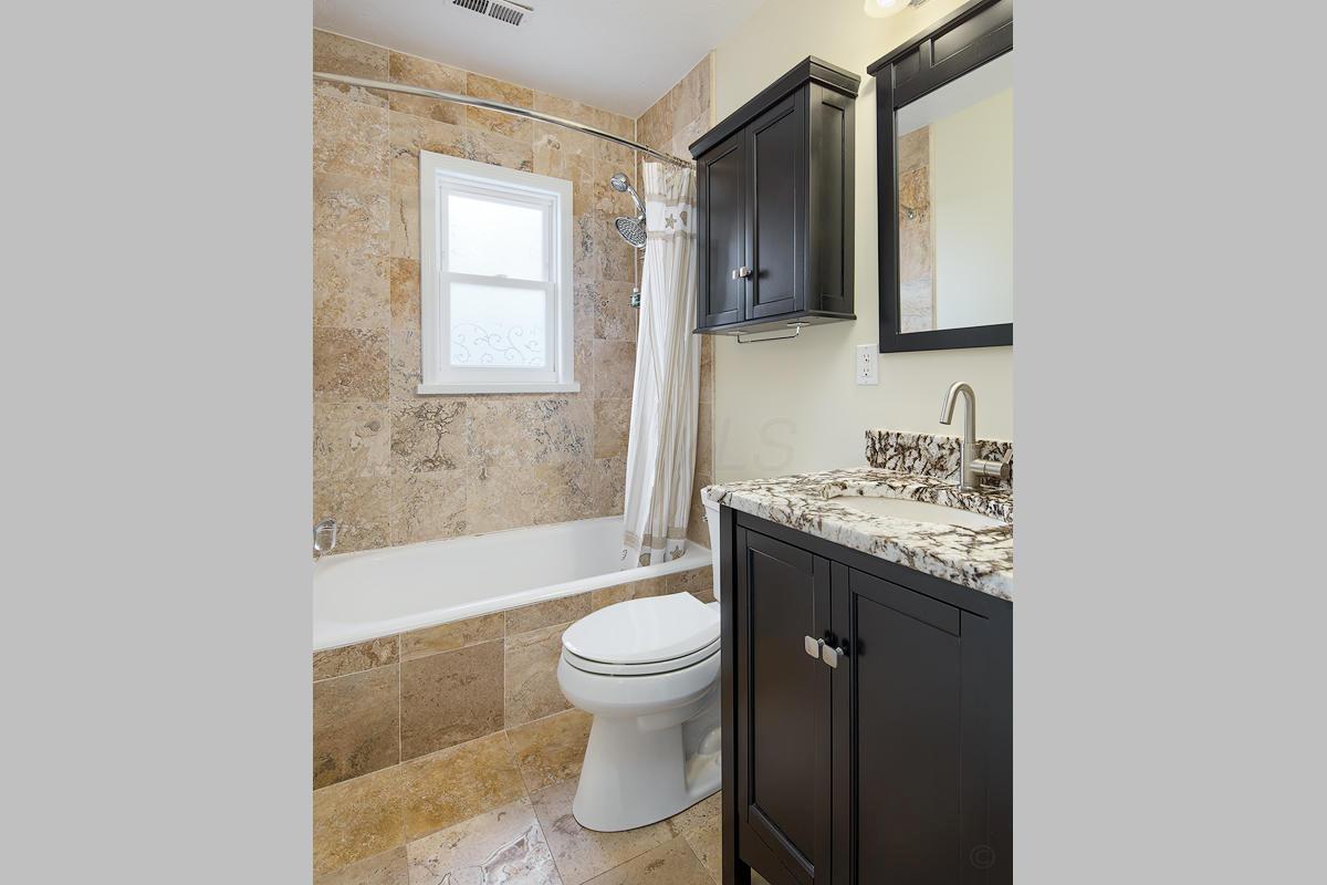 1946 Guilford Road, Unit 1946 Upper Arlington, OH 43221 - Photo 9 of 17