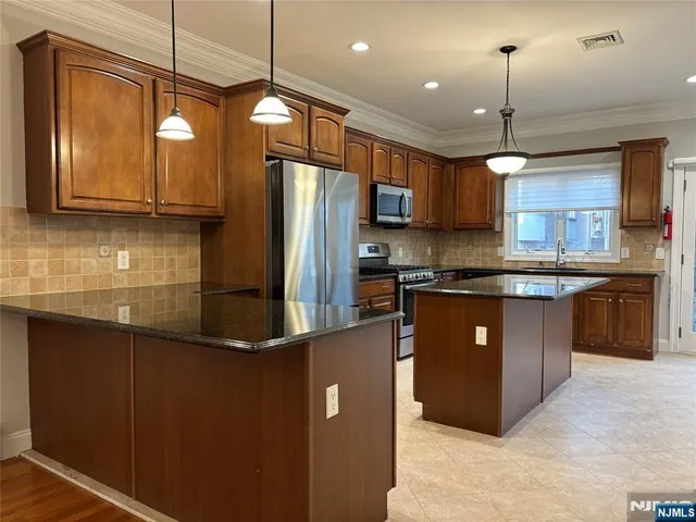 $4,700 | 324 2nd Street, Unit B(LEFT), Palisades Park, NJ 07650