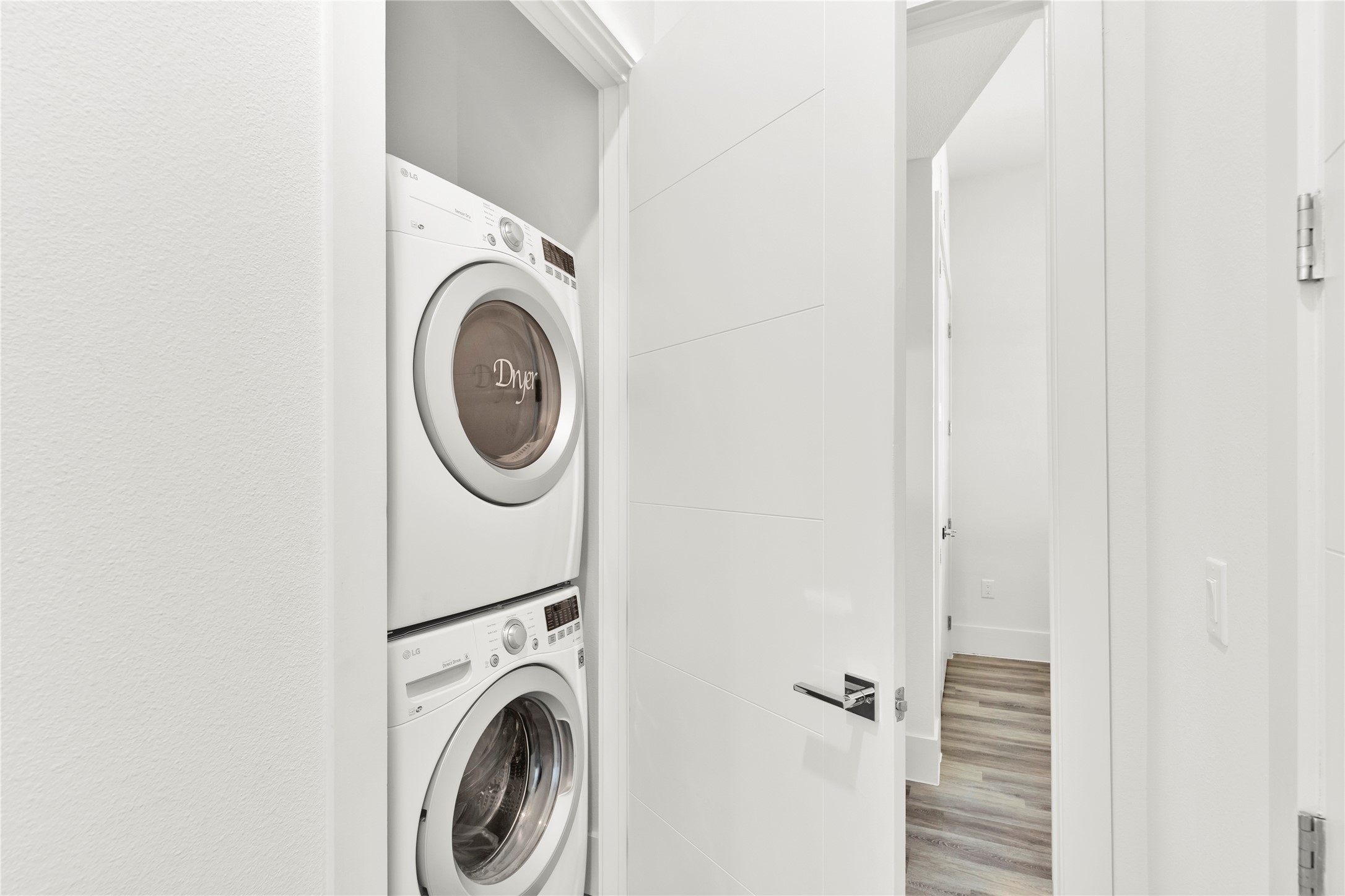 199 Waterpoint Court, Unit 412 Conroe, TX 77304 - Photo 19 of 29 a utility room with dryer and washer