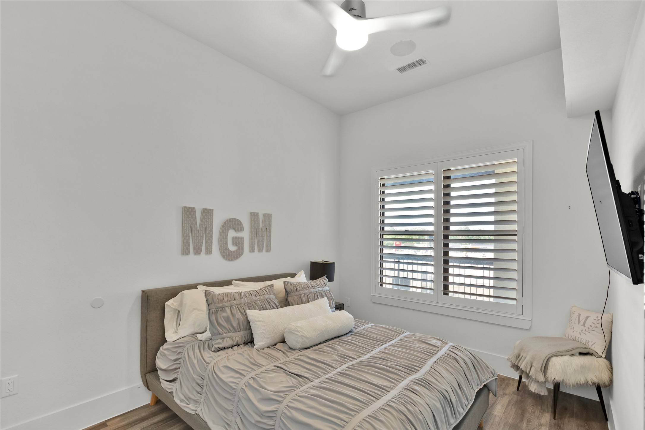 199 Waterpoint Court, Unit 412 Conroe, TX 77304 - Photo 20 of 29 a bedroom with a bed and a large window