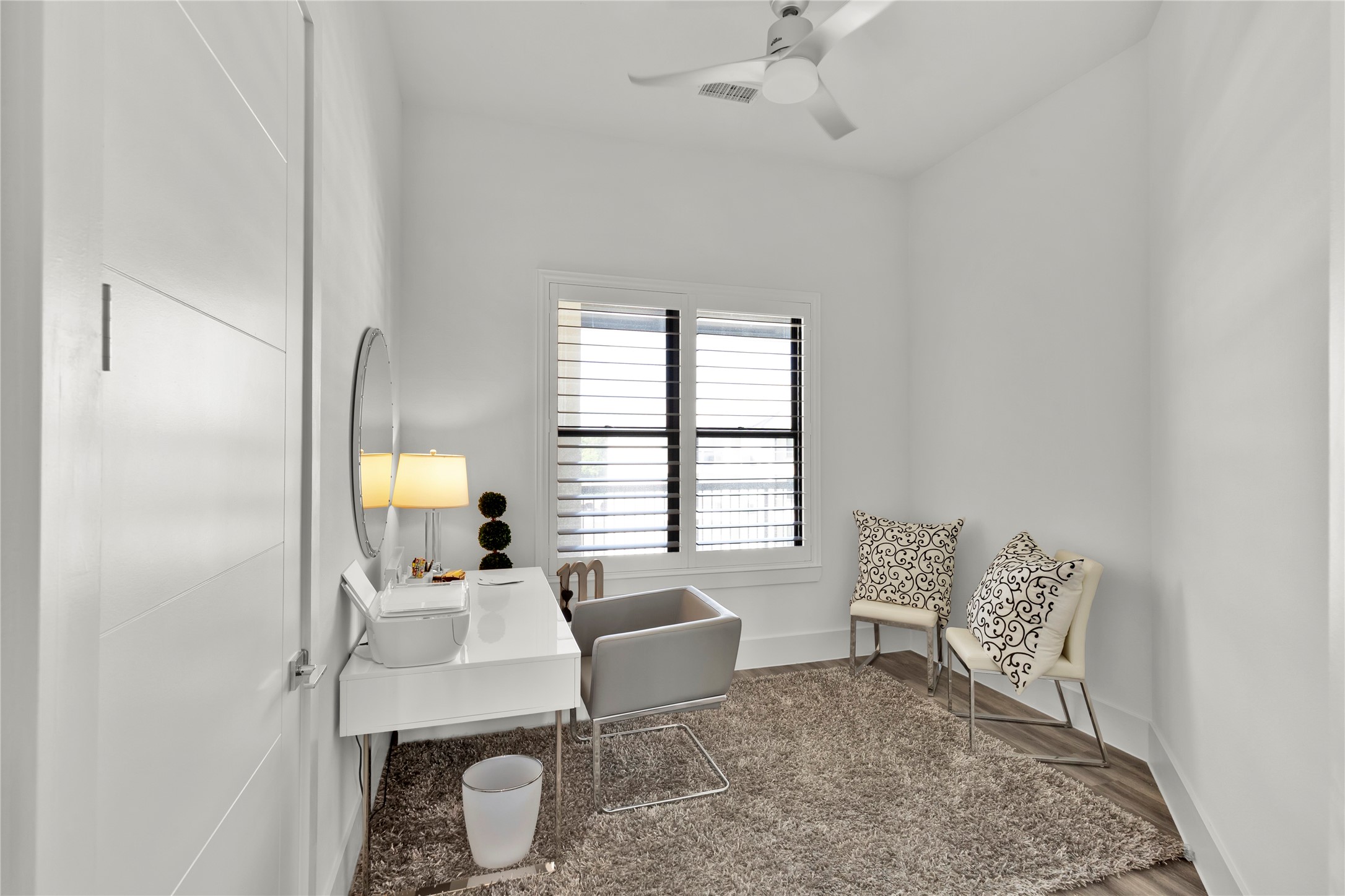 199 Waterpoint Court, Unit 412 Conroe, TX 77304 - Photo 22 of 29 a bedroom with a bed and a window