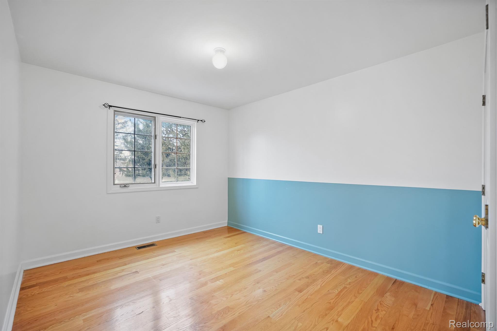 11193 Chicago Road Warren, MI 48093 - Photo 22 of 39 bedroom 3