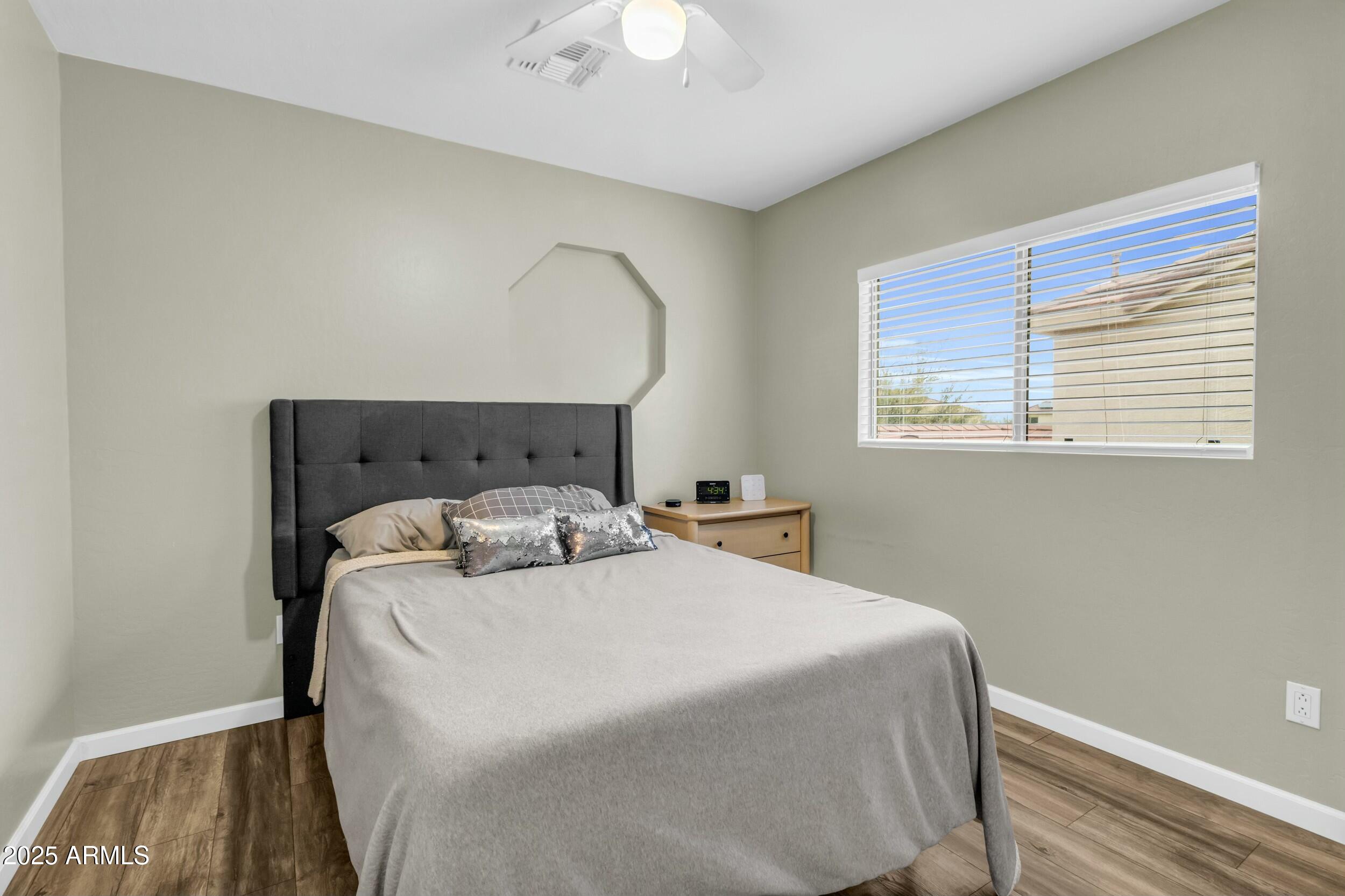 1333 East Pedro Road Phoenix, AZ 85042 - Photo 25 of 49 Guest bedroom