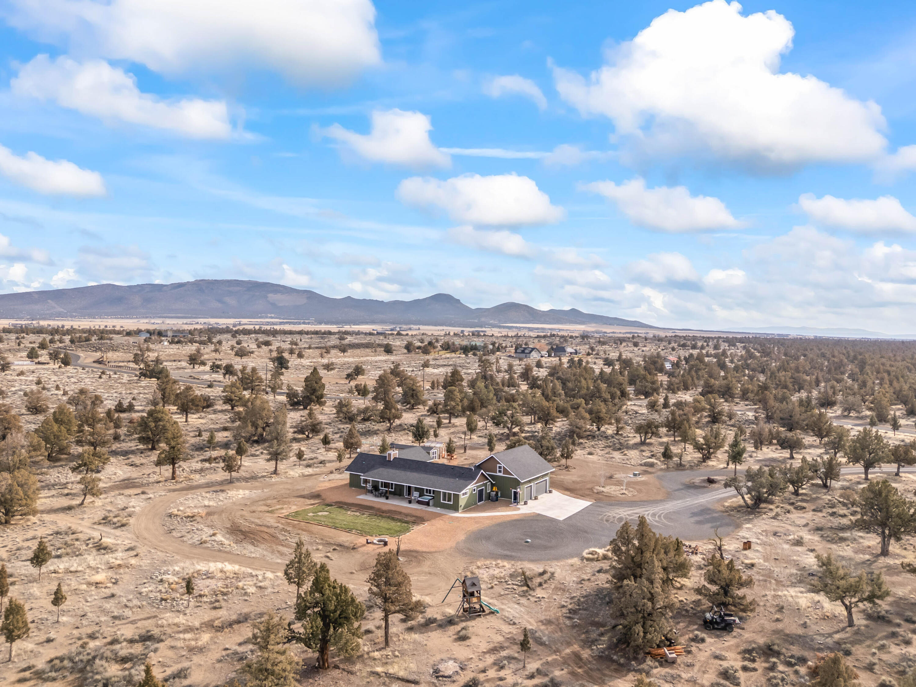 18385 Southwest Mount Adams Loop Powell Butte, OR 97753 - Photo 51 of 59 47