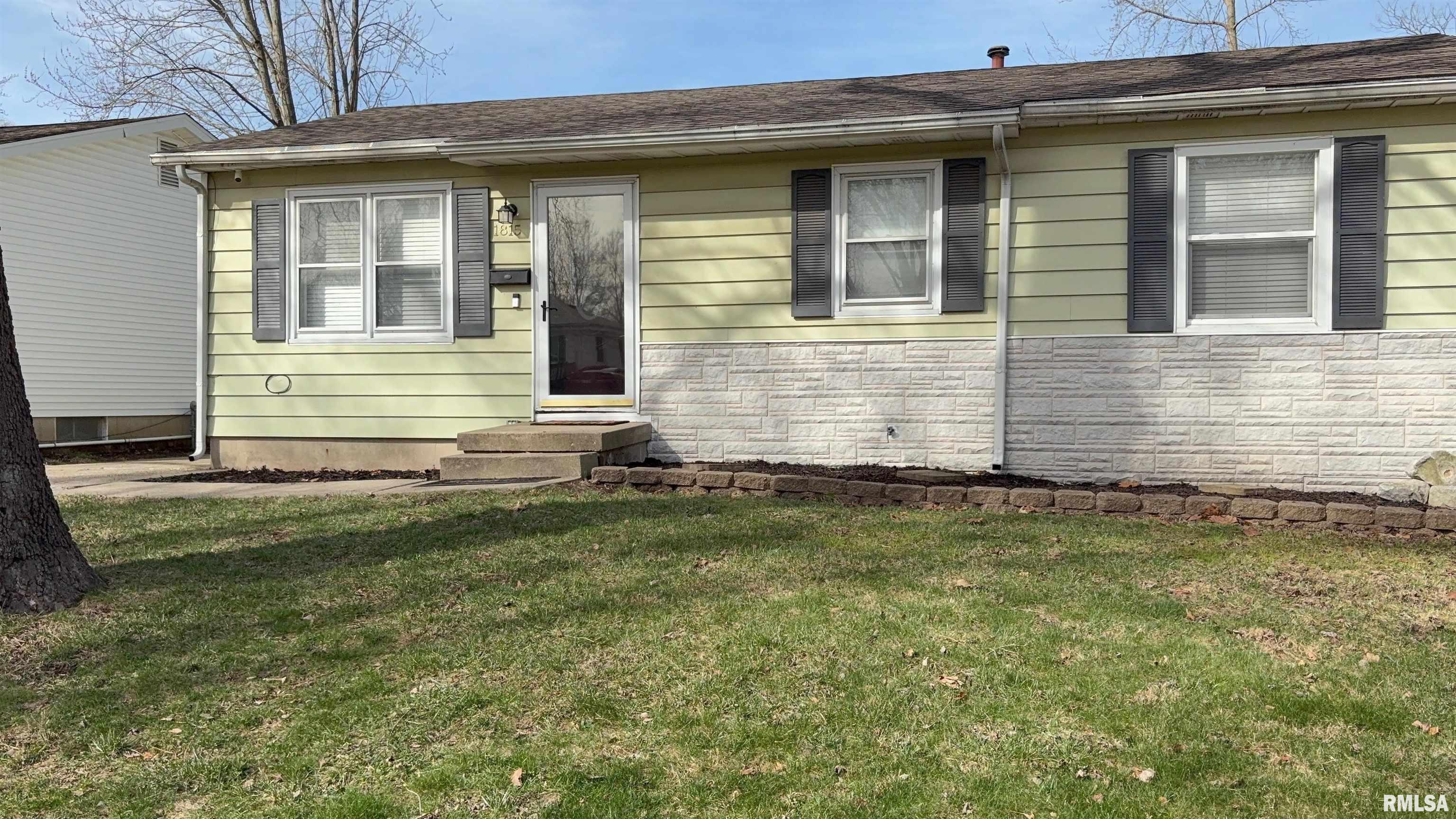 1815 Fairfield Drive Springfield, IL 62702 - Photo 1 of 25