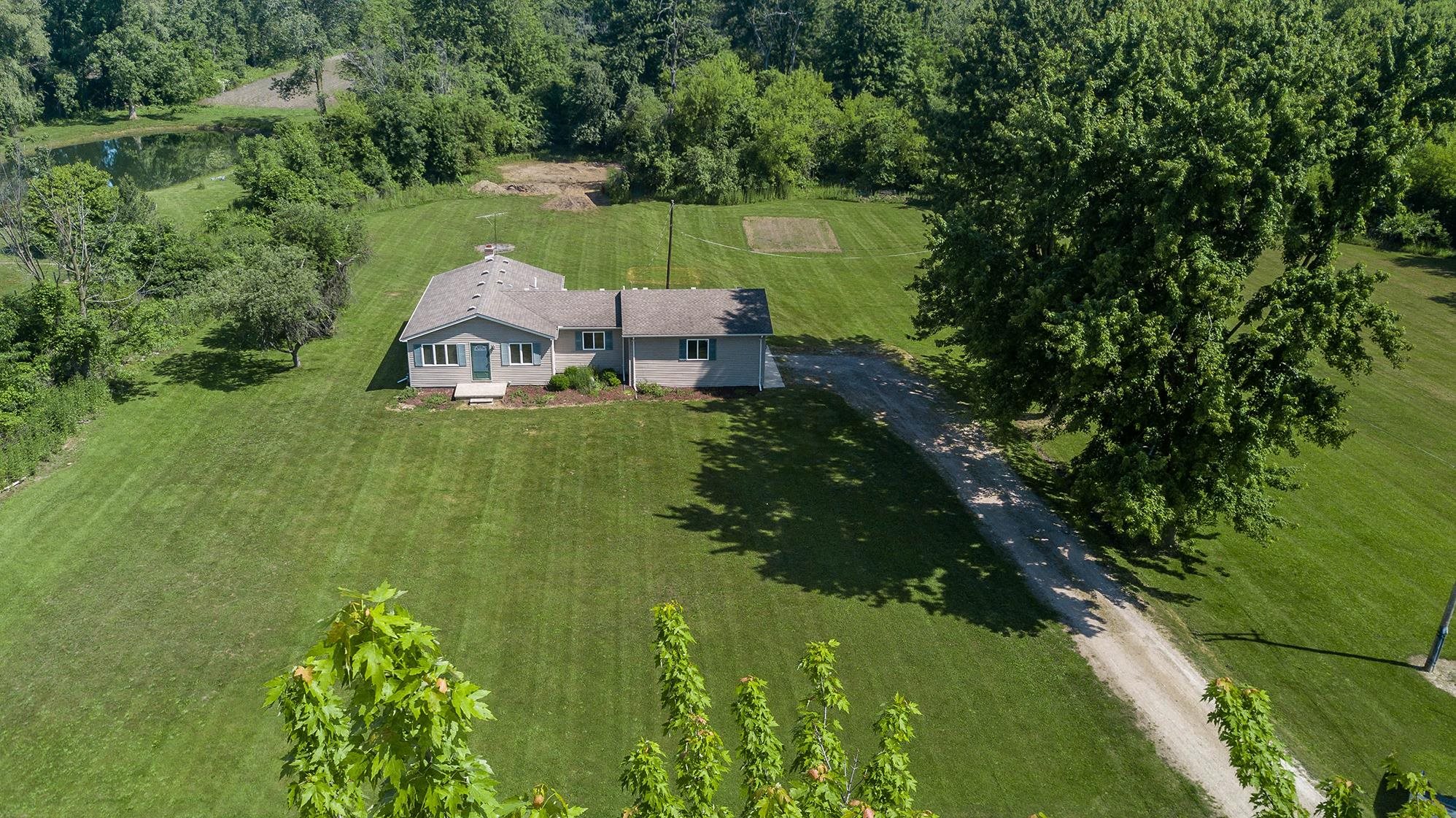 19211 31 Mile Road Ray, MI 48096 - Photo 6 of 41 50179084-141431b2-2271-4969-a11f-082f38311bfa.JPG