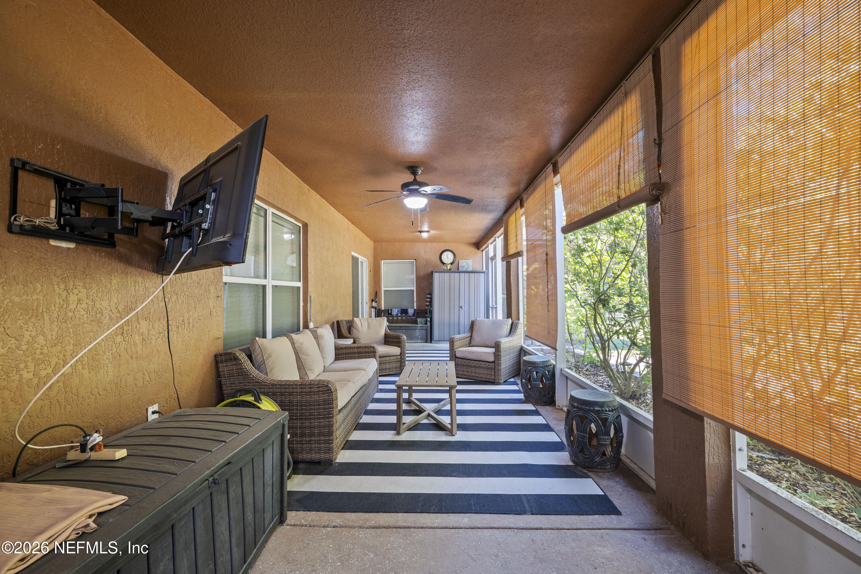 97106 Yorkshire Drive Yulee, FL 32097 - Photo 40 of 53 39 Screened-In Lanai
