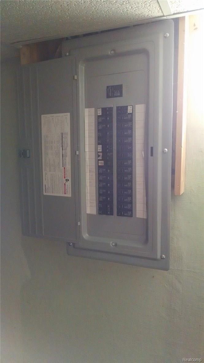 9674 Reeck Road Allen Park, MI 48101 - Photo 25 of 28 ELECTRIC CIRCUIT BREAKERS.