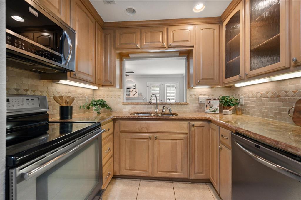 1229 Roaring Springs Road Fort Worth, TX 76114 - Photo 10 of 36