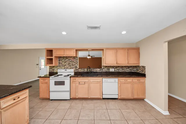 $240,000 | 214 County Road 347 South, Cleveland, TX 77327